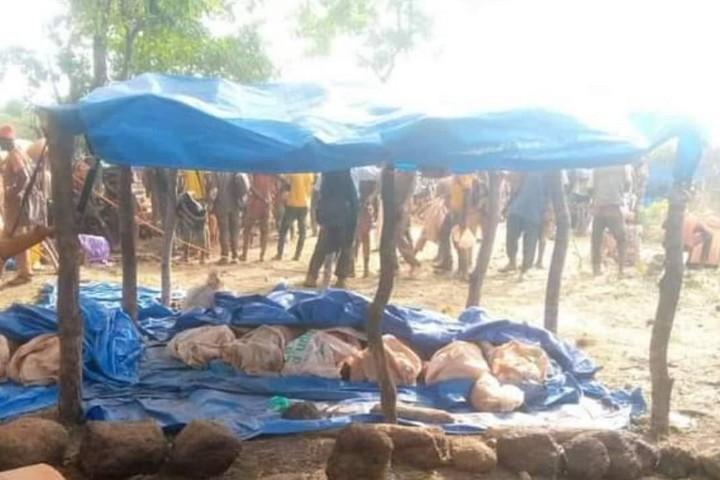 Huit morts dans une mine d’or à Siguiri : les précisions de Karifa Doumbouya, le maire de Norassoba Huit morts dans une mine d’or à Siguiri : les précisions de Karifa Doumbouya, le maire de Norassoba