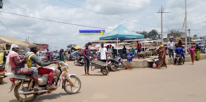 N’Zérékoré : les usagers de la route se félicitent de la mise en place de ralentisseurs