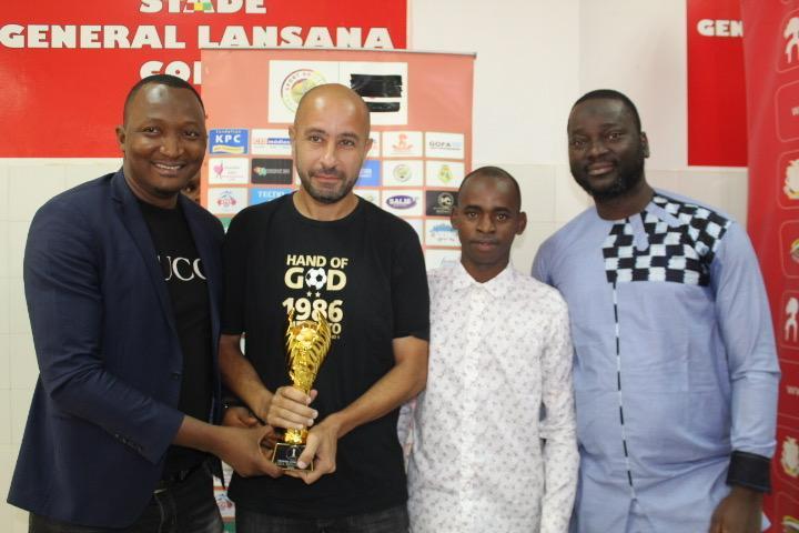 Ligue 1 Guinée : Adda Benamar (coach) et Alsény Palmer Camara (joueur) raflent les premiers trophées Ligue 1 Guinée : Adda Benamar (coach) et Alsény Palmer Camara (joueur) raflent les premiers trophées