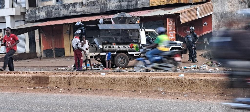 Wanindara : vives tensions entre manifestants et contre-manifestants, soutiens aux forces de sécurité Wanindara : vives tensions entre manifestants et contre-manifestants, soutiens aux forces de sécurité