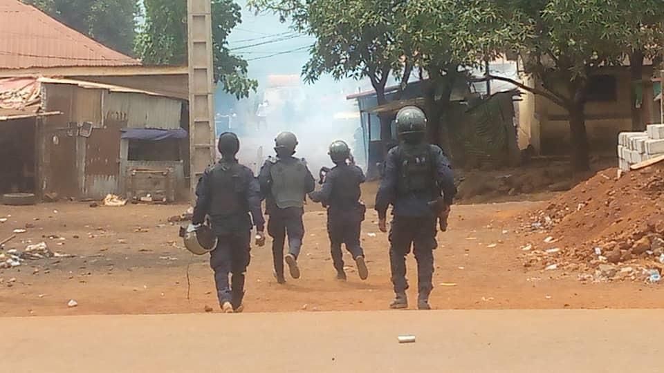 Meurtre du jeune Boubacar Diallo à Bomboli : Inconsolable, sa mère, parle de leurs derniers instants Meurtre du jeune Boubacar Diallo à Bomboli : Inconsolable, sa mère, parle de leurs derniers instants