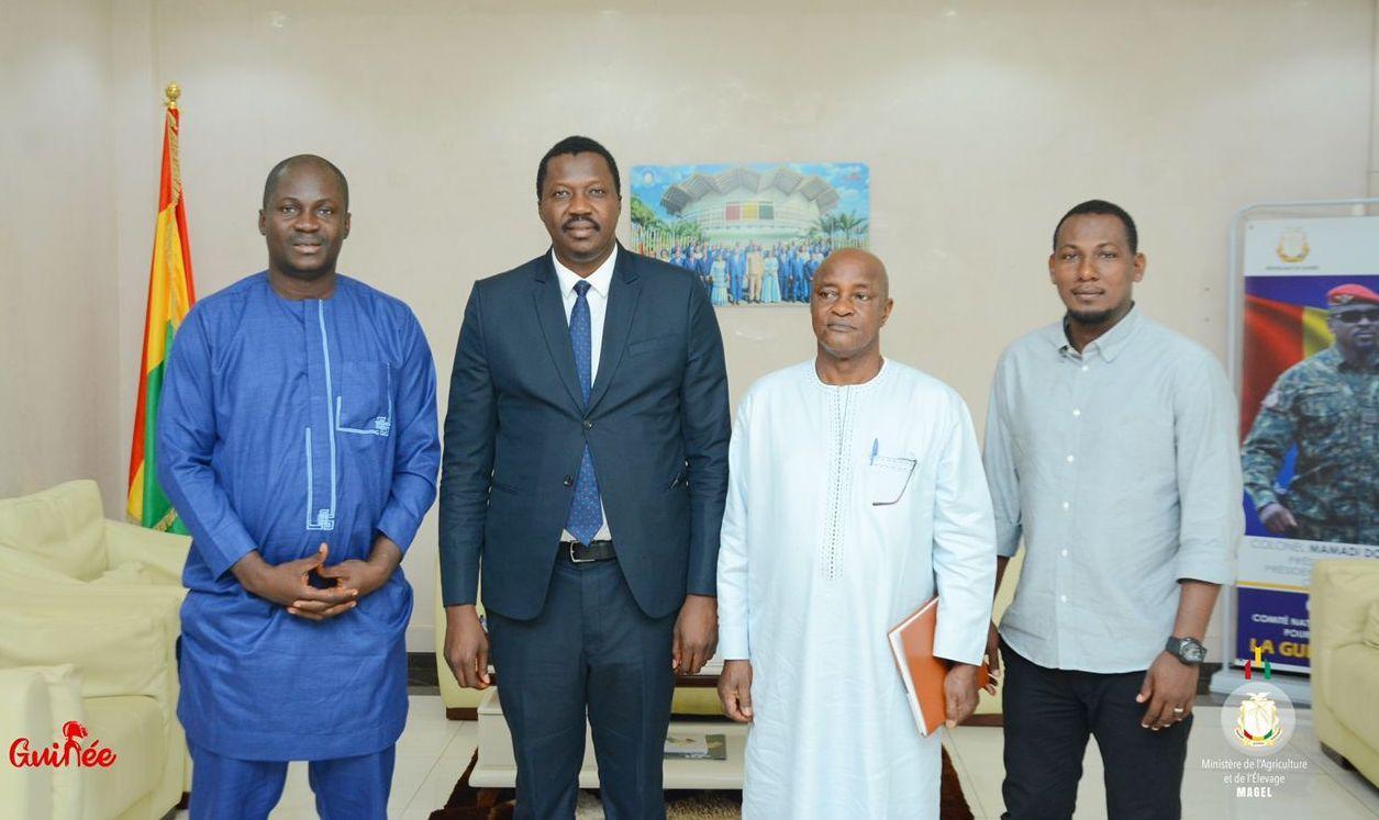 Campagne agricole 2023 : le Ministère de l’Agriculture accorde un prêt de 36 milliards GNF à la Fédération des paysans du Fouta Djallon Campagne agricole 2023 : le Ministère de l’Agriculture accorde un prêt de 36 milliards GNF à la Fédération des paysans du Fouta Djallon