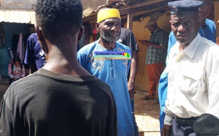 Conakry : un féticheur aux arrêts après avoir subtilisé le sexe d’une dizaine de jeunes gens à Kénien Conakry : un féticheur aux arrêts après avoir subtilisé le sexe d’une dizaine de jeunes gens à Kénien