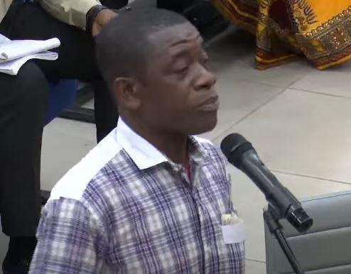 Mamady Mansaré (journaliste) au près du 28 septembre : « J’ai vu une femme qui était en train d’être déshabillée par un militaire » Mamady Mansaré (journaliste) au près du 28 septembre : « J’ai vu une femme qui était en train d’être déshabillée par un militaire »
