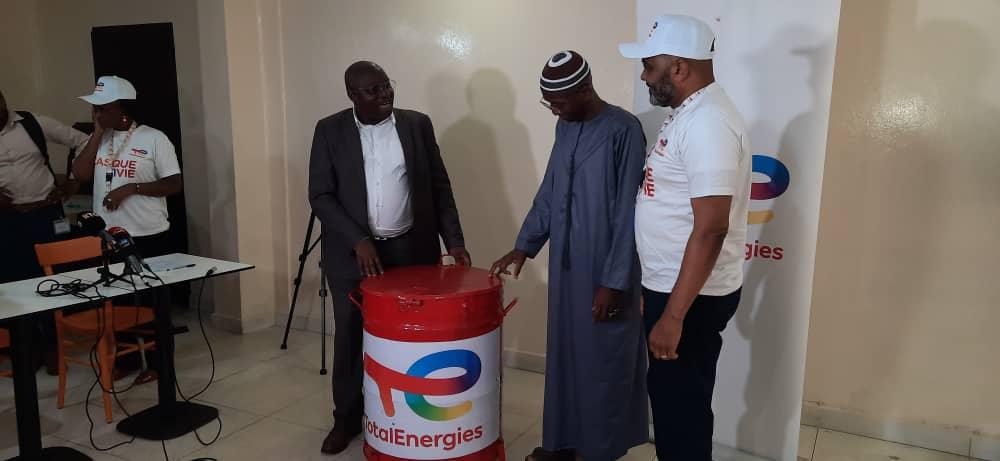 Assainissement : TotalEnergies Marketing Guinée offre 37 poubelles à la mairie de Matam