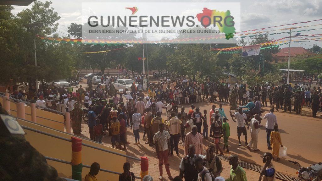 Kankan : Faible mobilisation à la place des martyrs, le col Doumbouya boude sa cérémonie de réception ! Kankan : Faible mobilisation à la place des martyrs, le col Doumbouya boude sa cérémonie de réception !