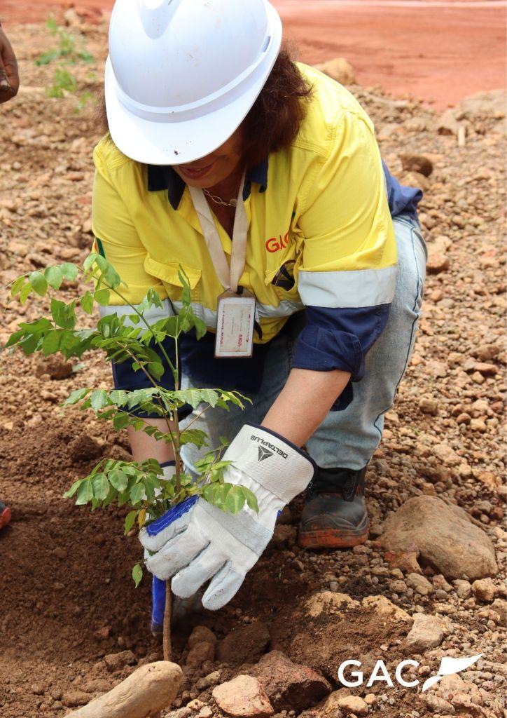GAC lance la réhabilitation écologique de deux plateaux miniers, dans le cadre d’un programme qui crée des opportunités économiques locales GAC lance la réhabilitation écologique de deux plateaux miniers, dans le cadre d’un programme qui crée des opportunités économiques locales