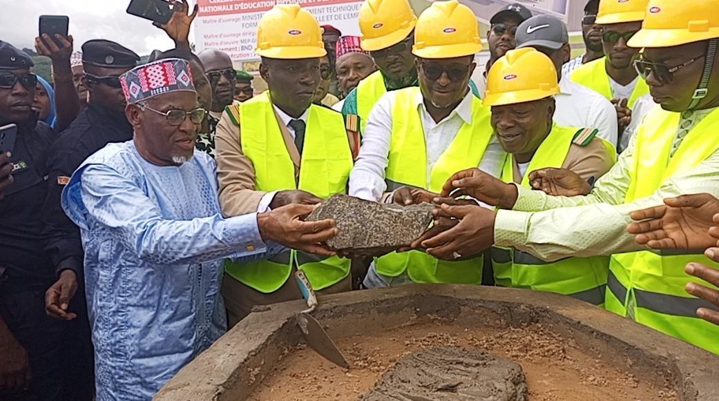 Construction de l’école nationale de l’éducation physique et des sports : le ministre Alpha Bacar Barry à Dalaba Construction de l’école nationale de l’éducation physique et des sports : le ministre Alpha Bacar Barry à Dalaba
