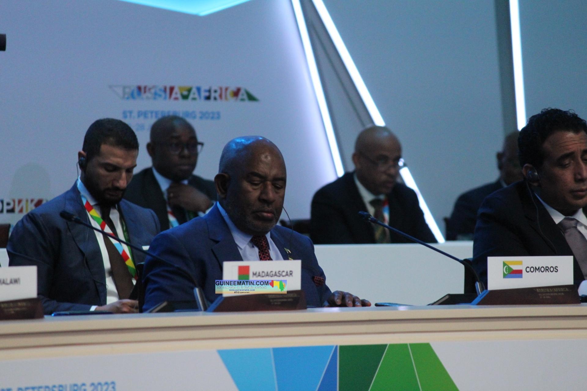 Saint-Pétersbourg : Azali Assoumani salue l’esprit de la Russie « de ne pas s’immiscer dans les affaires internes » Saint-Pétersbourg : Azali Assoumani salue l’esprit de la Russie « de ne pas s’immiscer dans les affaires internes »