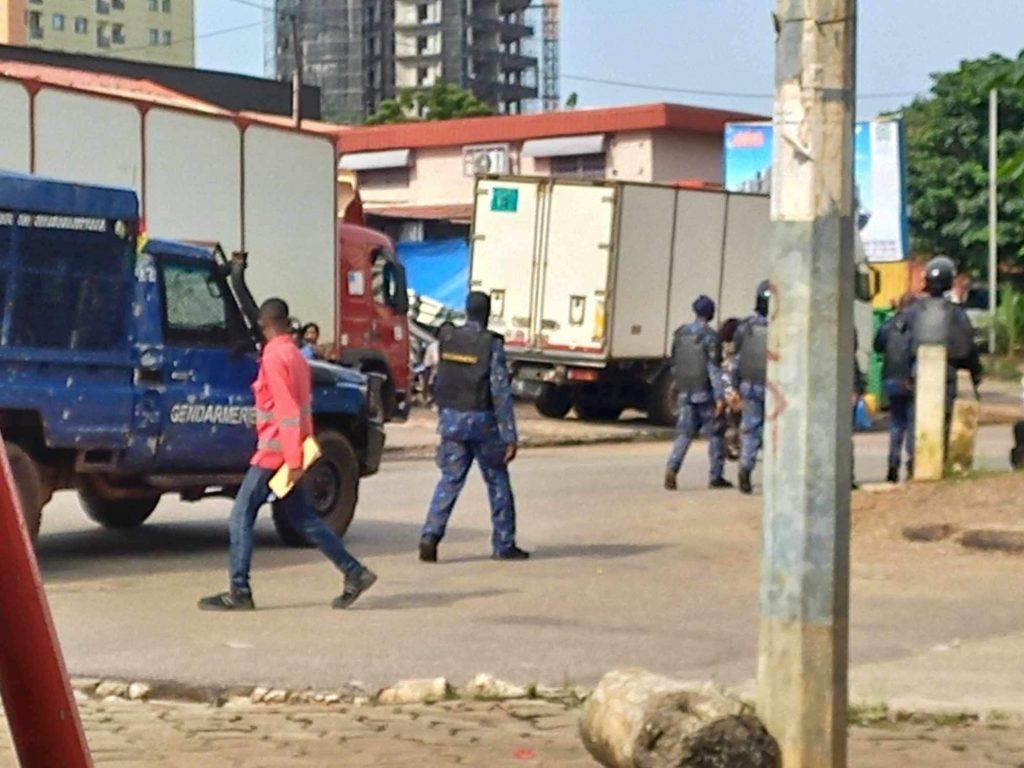 les charges contre 13 journalistes ayant participé à un rassemblement pacifique doivent être abandonnées les charges contre 13 journalistes ayant participé à un rassemblement pacifique doivent être abandonnées