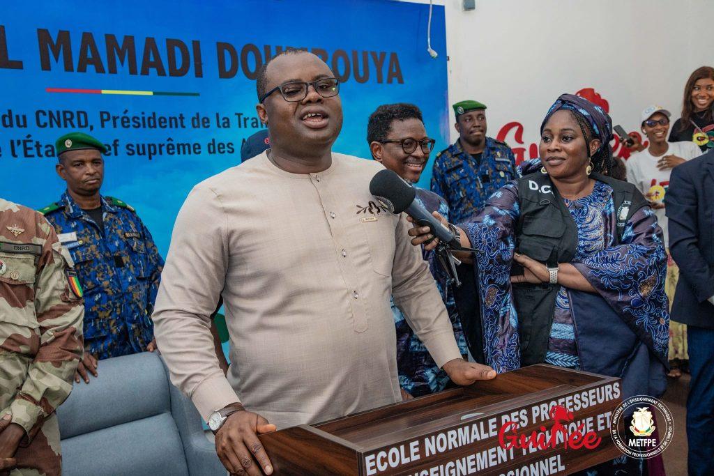 Le Premier ministre assure que le colonel Doumbouya encourage que les jeunes à rester en Guinée, étudier et trouver un emploi Le Premier ministre assure que le colonel Doumbouya encourage que les jeunes à rester en Guinée, étudier et trouver un emploi