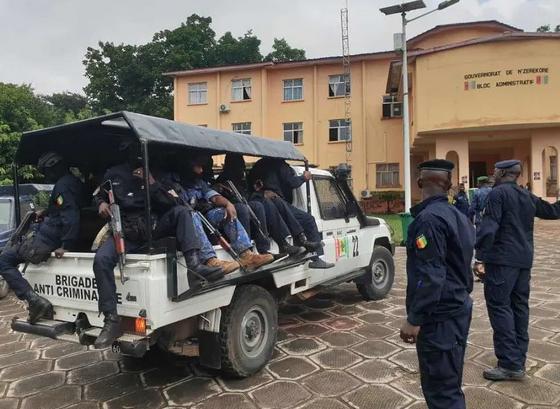 Des braqueurs de motos arrêtés à Nzérékoré avec des objets militaires Des braqueurs de motos arrêtés à Nzérékoré avec des objets militaires