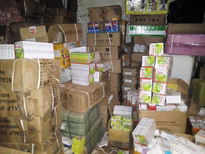 Vente illicite de produits pharmaceutiques à Kankan : des médicaments, stockés dans des boutiques, saisis par les autorités