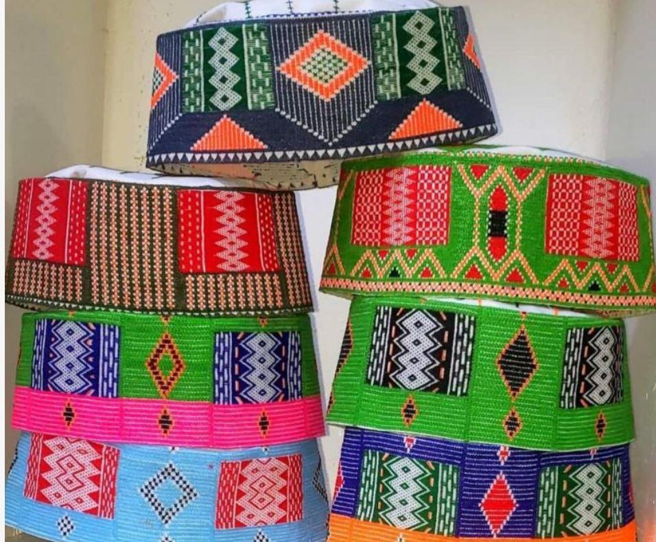 Le ‘’pouto’’, bonnet traditionnel peul devenu phénomène de mode