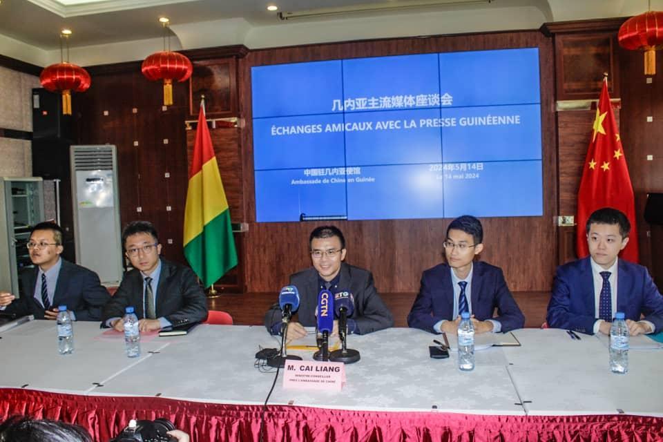Relations de coopération sino-guinéennes : l’ambassade de Chine à Conakry échange avec des journalistes Relations de coopération sino-guinéennes : l’ambassade de Chine à Conakry échange avec des journalistes
