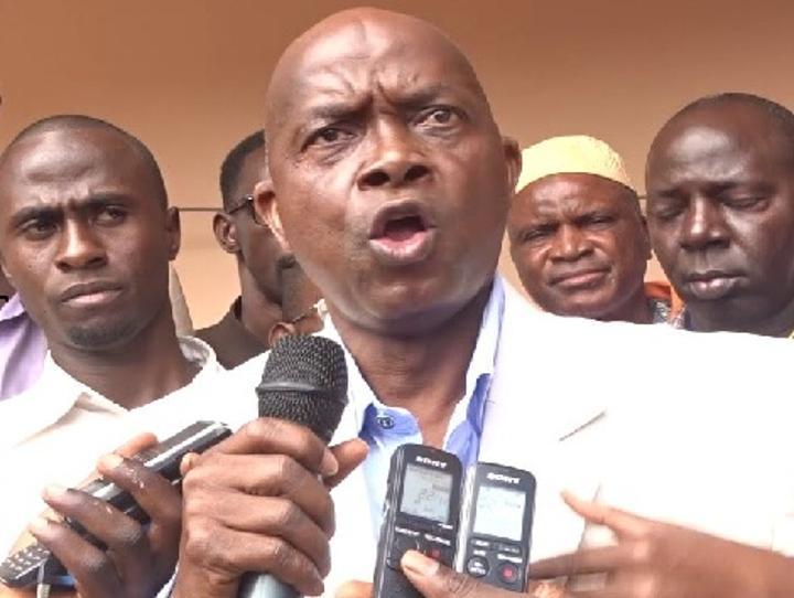 Aboubacar Soumah du SLECG exige la libération de Sifo Kè Touré : ‘’On ne peut pas humilier un enseignant devant ses élèves’’ Aboubacar Soumah du SLECG exige la libération de Sifo Kè Touré : ‘’On ne peut pas humilier un enseignant devant ses élèves’’