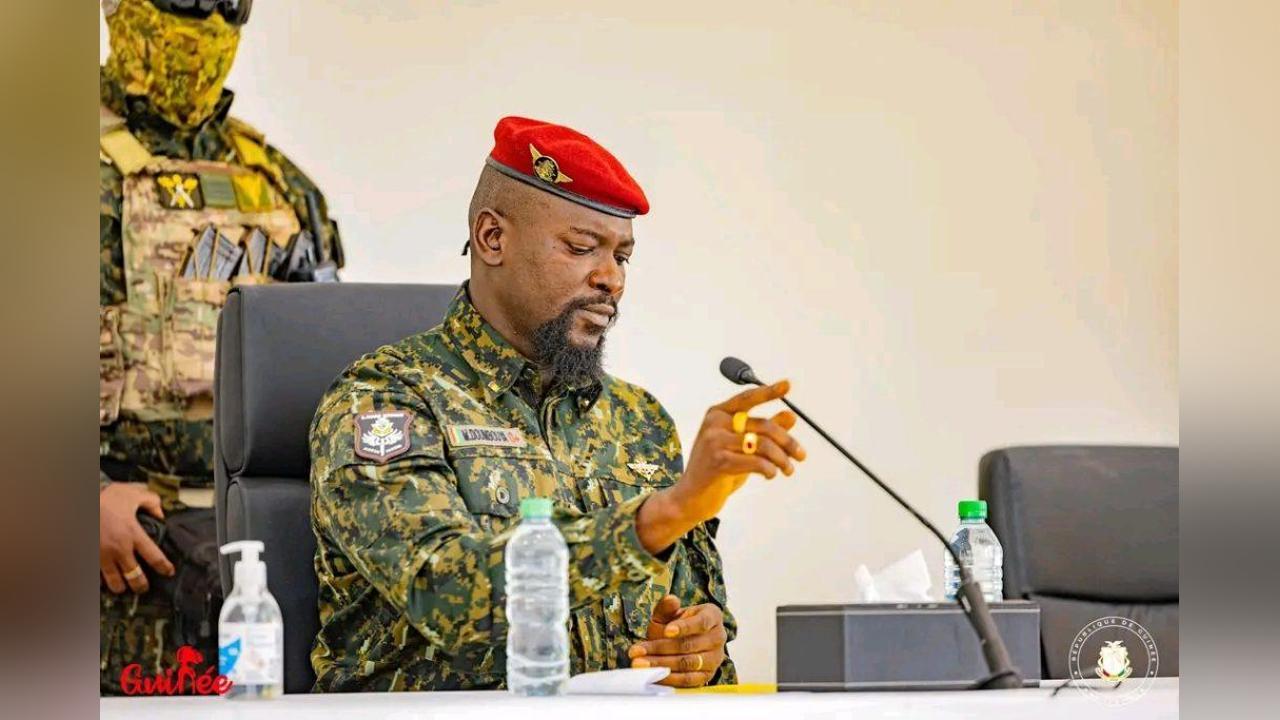 Le Collectif ‘’Retrouver le manuscrit de Tierno Monenembo’’ envisage d’écrire à Mamadi Doumbouya Le Collectif ‘’Retrouver le manuscrit de Tierno Monenembo’’ envisage d’écrire à Mamadi Doumbouya
