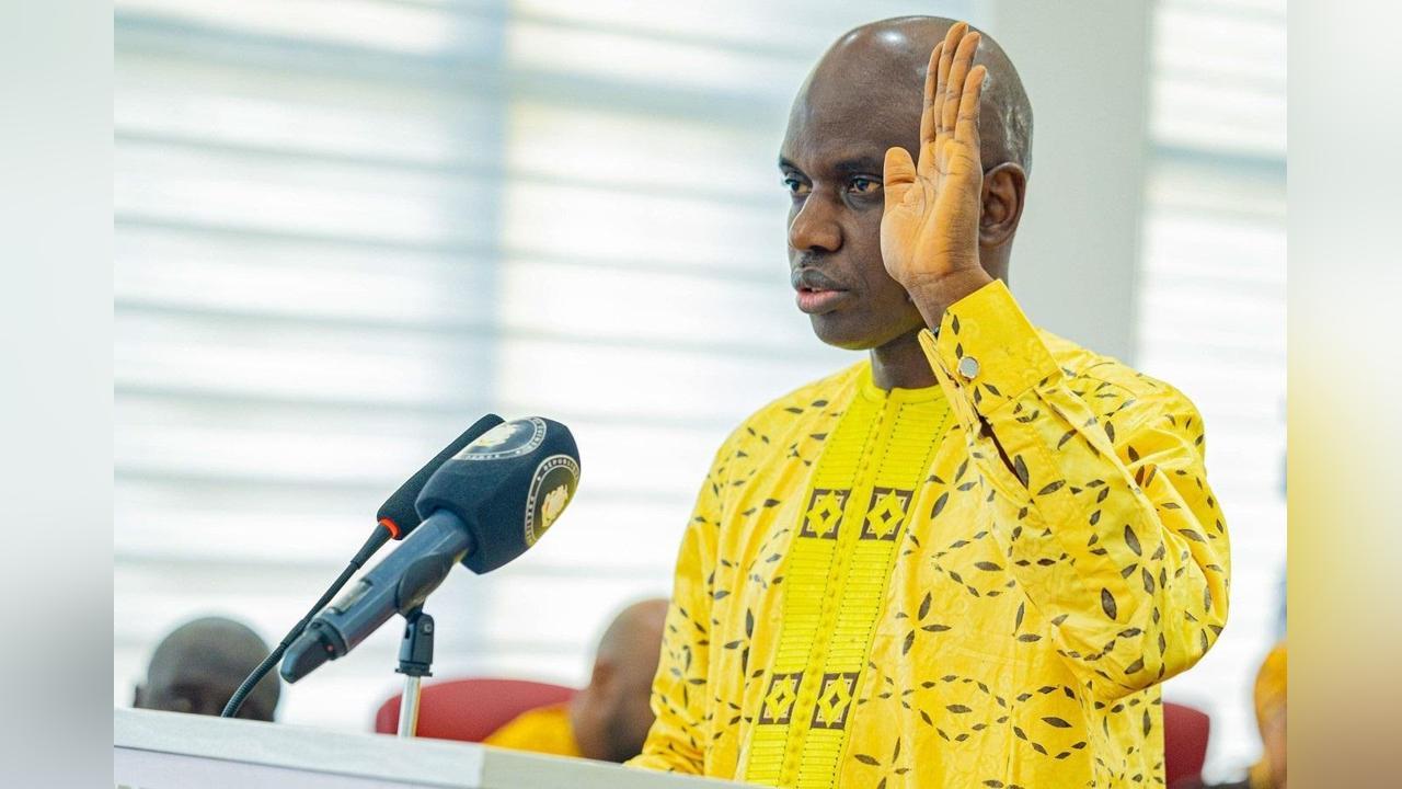 Un cas du virus Mpox détecté en Guinée : ‘’il n’y a pas à s’affoler, à paniquer’’, rassure le ministre de la santé Un cas du virus Mpox détecté en Guinée : ‘’il n’y a pas à s’affoler, à paniquer’’, rassure le ministre de la santé