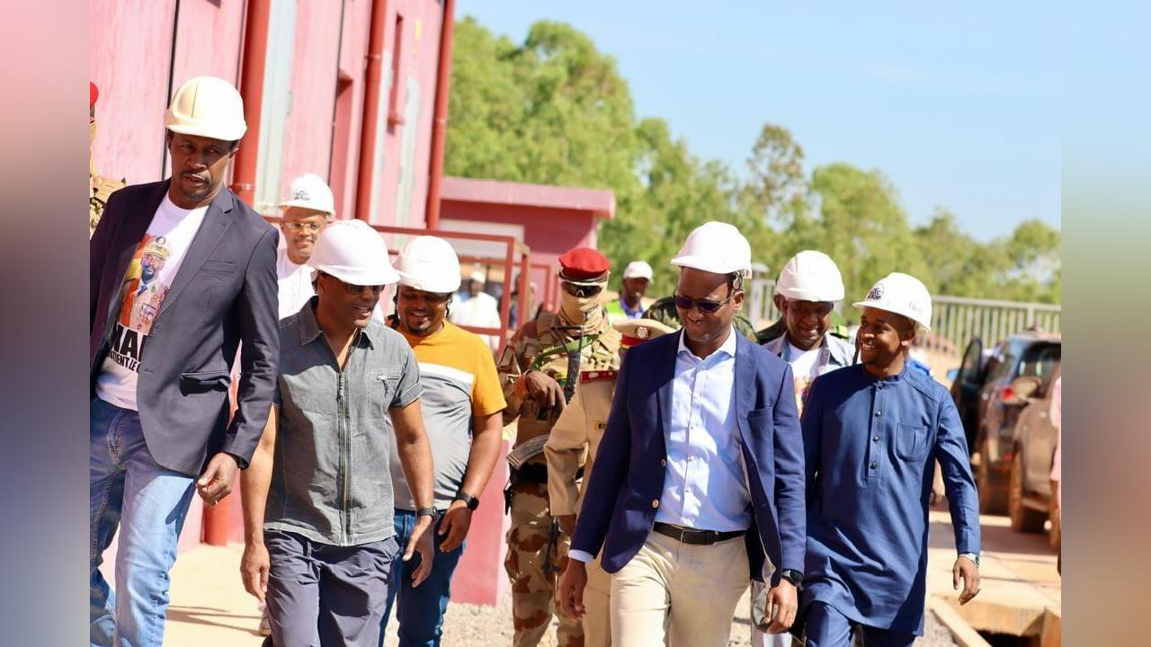 L’ex-ministre Béa Diallo s’engage : ‘’la route Mali-Labé, restée longtemps un symbole de promesse non tenue, sera goudronnée’’ L’ex-ministre Béa Diallo s’engage : ‘’la route Mali-Labé, restée longtemps un symbole de promesse non tenue, sera goudronnée’’