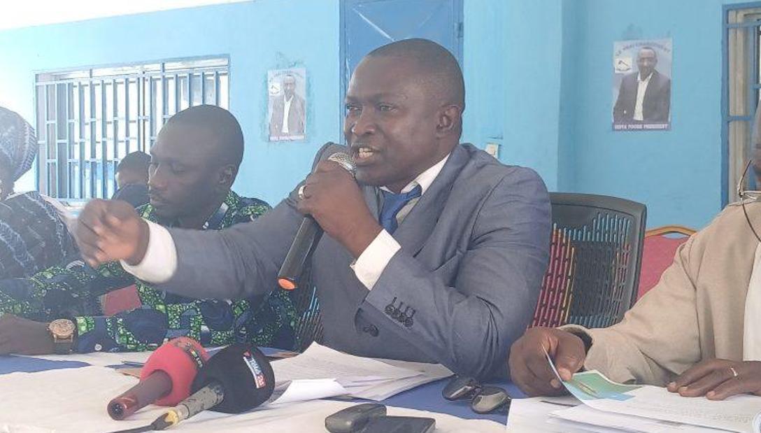 Malgré les menaces d’arrestation et de kidnapping, le parti de Sidya Touré reste serein : “On n’a pas peur d’être arrêtés” Malgré les menaces d’arrestation et de kidnapping, le parti de Sidya Touré reste serein : “On n’a pas peur d’être arrêtés”