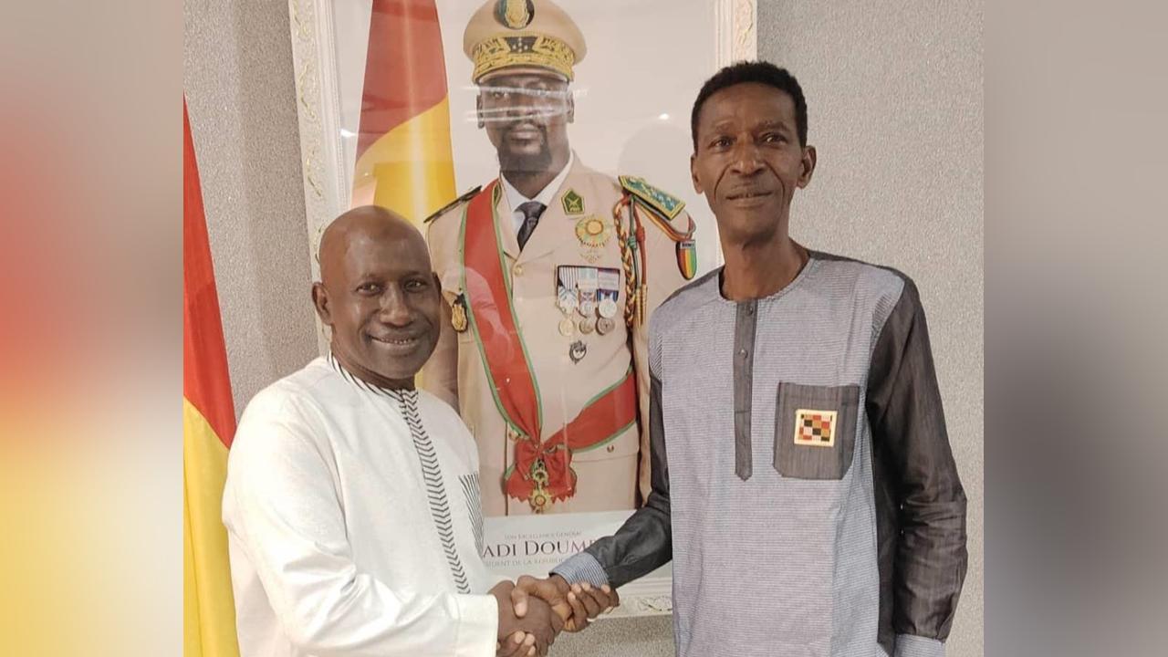 Makanera : ‘’Celui qui Aime la Guinée Devient Obligatoirement Esclave du CNRD’’ Makanera : ‘’Celui qui Aime la Guinée Devient Obligatoirement Esclave du CNRD’’