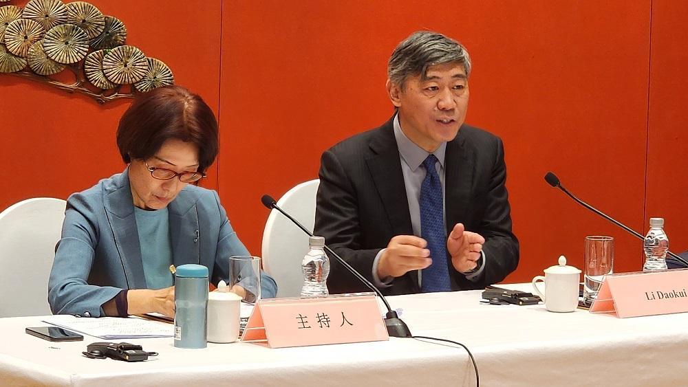 L’économiste Chinois Li Daokui Appelle à un Renouveau des Relations Sino-Africaines en Afrique de L’Ouest L’économiste Chinois Li Daokui Appelle à un Renouveau des Relations Sino-Africaines en Afrique de L’Ouest