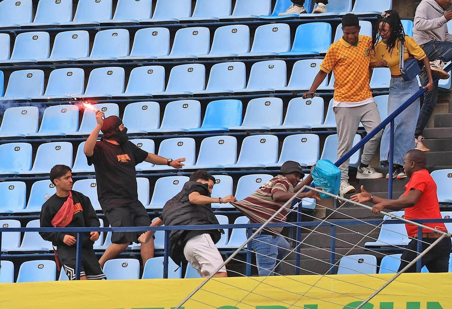 Violences entre Supporters de Mamelodi et ES Tunis Violences entre Supporters de Mamelodi et ES Tunis