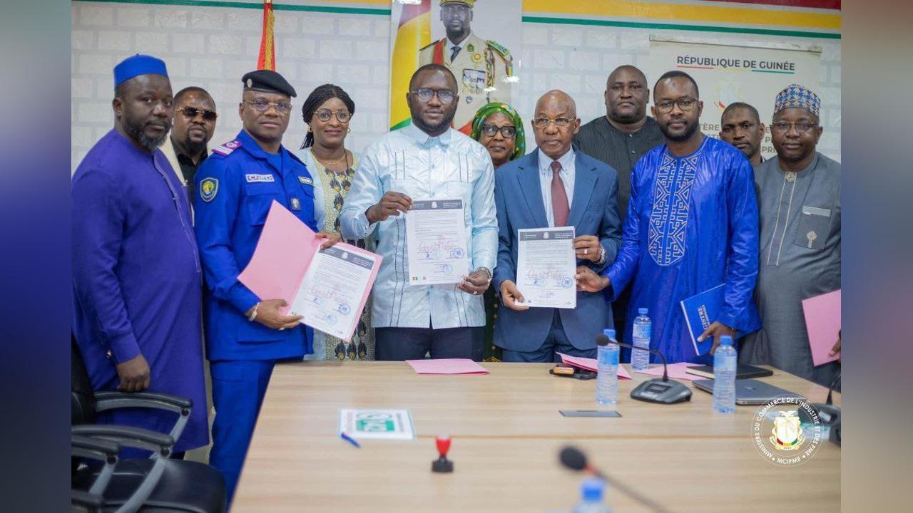 Les Opérateurs Économiques S’Engagent à Accompagner le Général Doumbouya : ‘’On Va Observer le Respect du Prix des Denrées de Première Consommation’’ Les Opérateurs Économiques S’Engagent à Accompagner le Général Doumbouya : ‘’On Va Observer le Respect du Prix des Denrées de Première Consommation’’