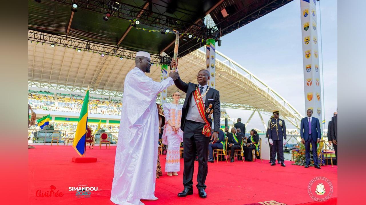Oligui Nguema Cède au Général Doumbouya Oligui Nguema Cède au Général Doumbouya
