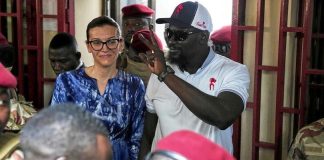 Mamadi Doumbouya, Favori de Paris Après le Putsch Mamadi Doumbouya, Favori de Paris Après le Putsch