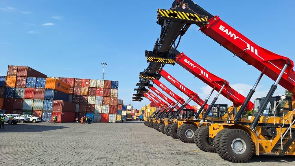 Conakry Terminal Renforce Sa Flotte avec 7 Nouveaux Engins Conakry Terminal Renforce Sa Flotte avec 7 Nouveaux Engins