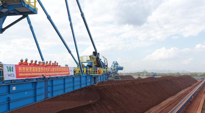 Simandou: Essais de Mise en Charge du Minerai Réussis Simandou: Essais de Mise en Charge du Minerai Réussis