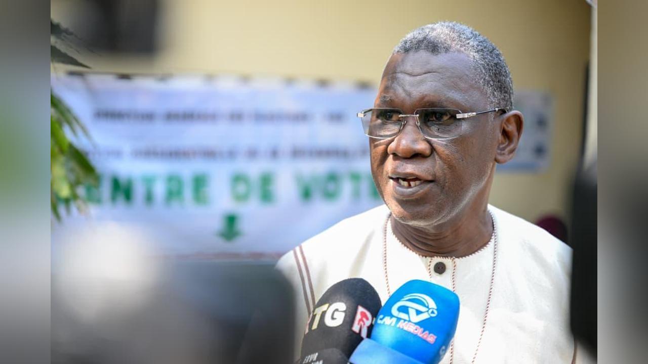 Présidentielle 2025: Ahmed Kanté Vote à Dixinn Présidentielle 2025: Ahmed Kanté Vote à Dixinn