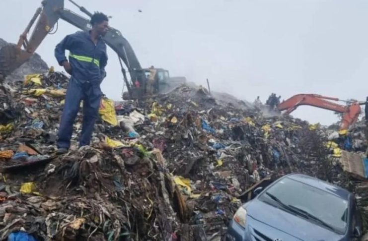 Au Moins 30 Morts dans L’Effondrement D’Une Décharge à Conakry Au Moins 30 Morts dans L'Effondrement D'Une Décharge à Conakry