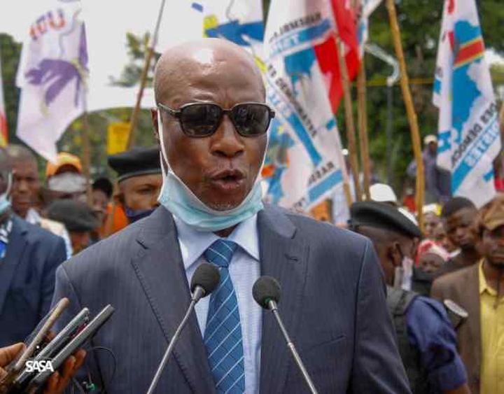 Kasaï Central : Tharcisse Kabatusuila traduit en justice pour cause de détournement présumé de 170 000 USD Kasaï Central : Tharcisse Kabatusuila traduit en justice pour cause de détournement présumé de 170 000 USD