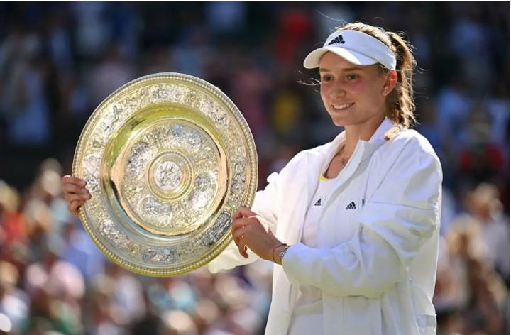 Tennis : la Kazakhe Elena Rybakina remporte son premier titre majeur à Wimbledon Tennis : la Kazakhe Elena Rybakina remporte son premier titre majeur à Wimbledon