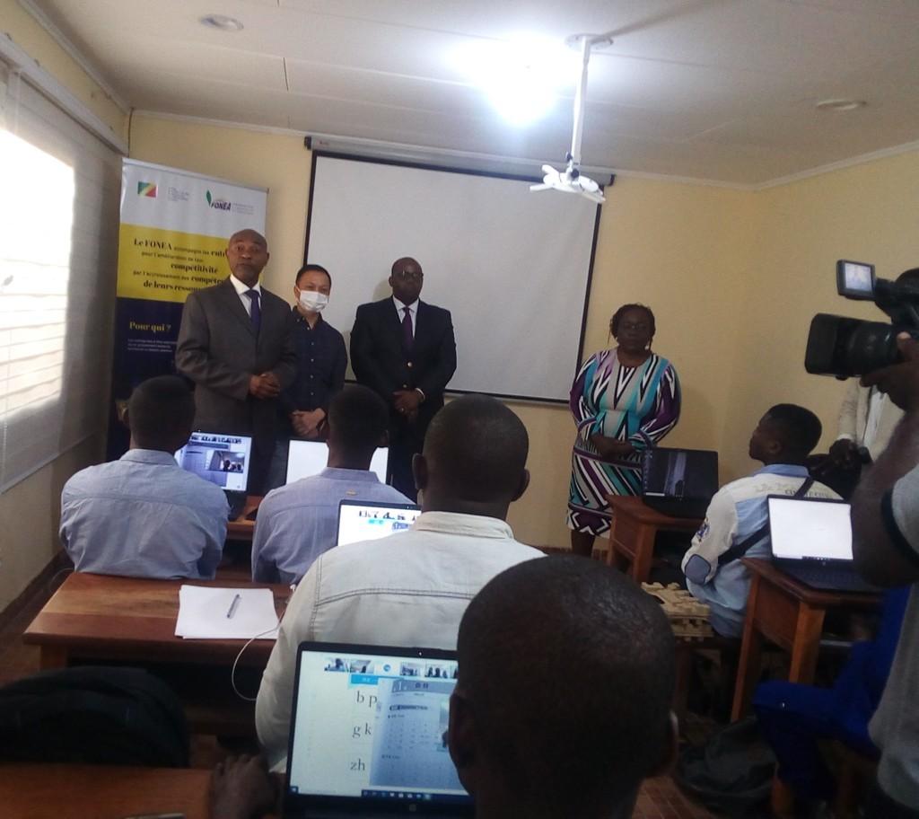 Métiers du bois : trente étudiants congolais débutent leur formation avec les instructeurs chinois Métiers du bois : trente étudiants congolais débutent leur formation avec les instructeurs chinois