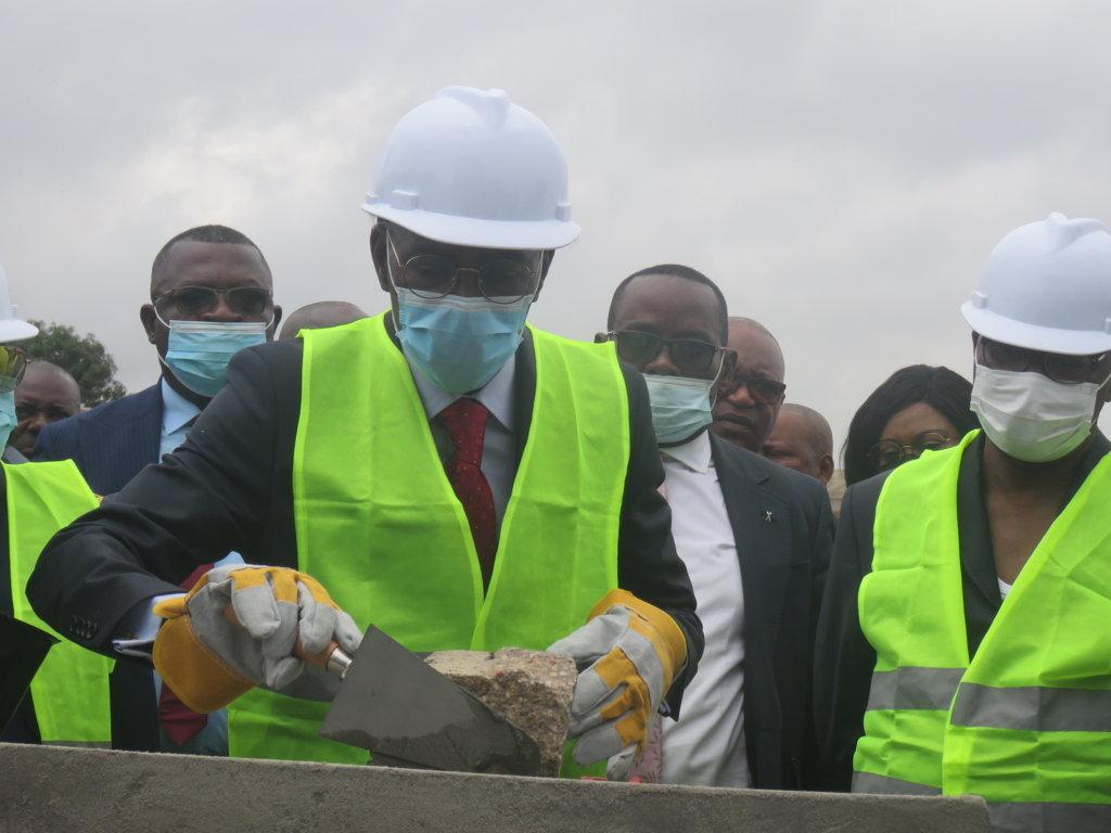 Enseignement général : Jean-Luc Mouthou pose la première pierre de construction du lycée à Siafoumou Enseignement général : Jean-Luc Mouthou pose la première pierre de construction du lycée à Siafoumou