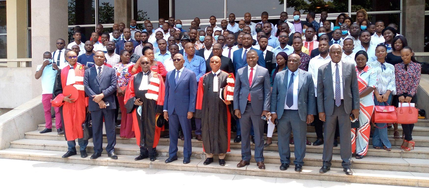 Santé publique : plus de 250 médecins formés à Cuba prêtent serment Santé publique : plus de 250 médecins formés à Cuba prêtent serment