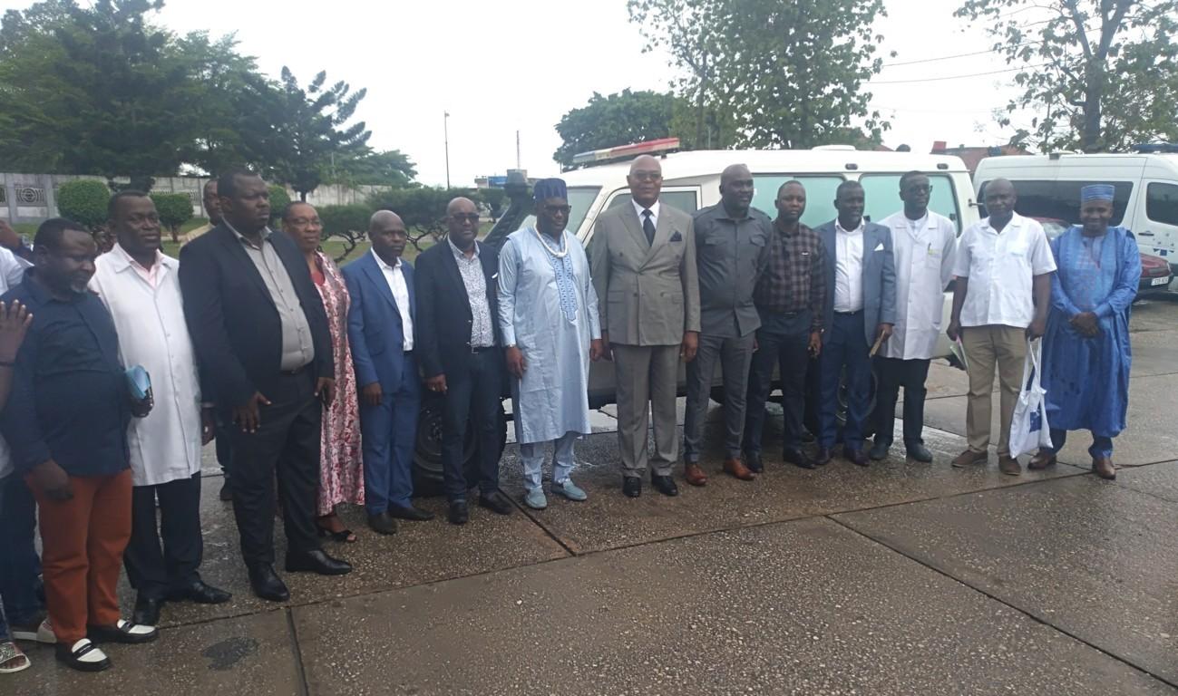Santé: une nouvelle ambulance pour l'hôpital général Adolphe-Sicé Santé: une nouvelle ambulance pour l'hôpital général Adolphe-Sicé