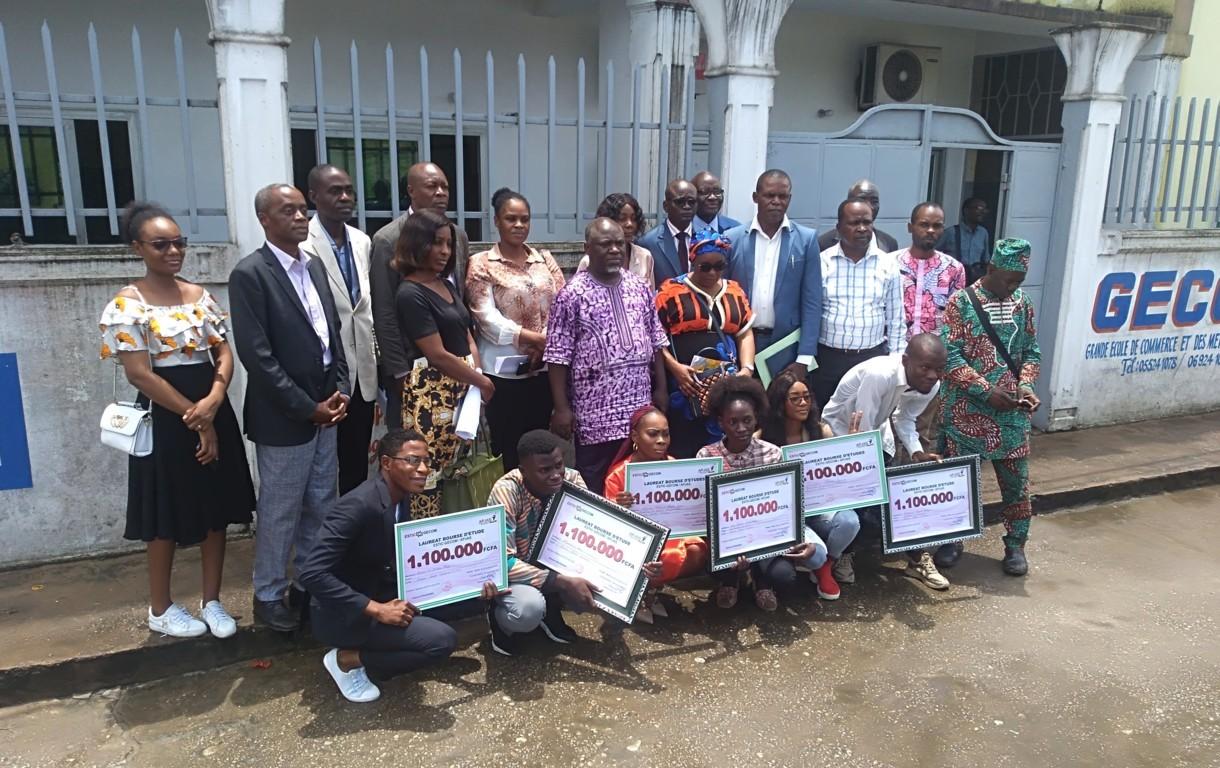 Aide scolaire: six étudiants de l'Estic-Gecom reçoivent des bourses d'études Aide scolaire: six étudiants de l'Estic-Gecom reçoivent des bourses d'études