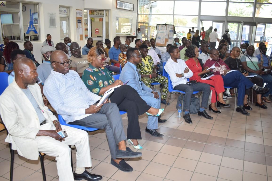 Livre : « Ecrire au-delà des frontières de l’imaginaire- Hommage à Pierre Ntsemou » présenté au public Livre : « Ecrire au-delà des frontières de l’imaginaire- Hommage à Pierre Ntsemou » présenté au public