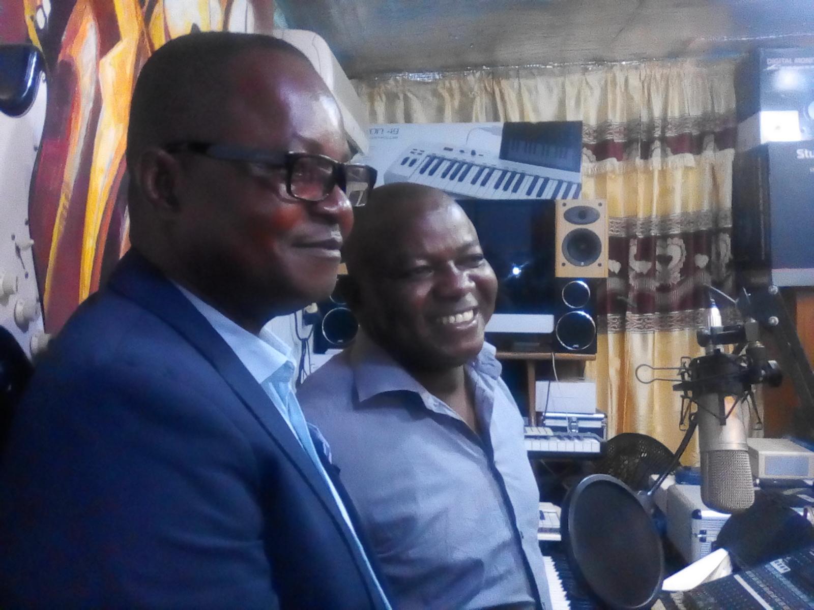 Musique : des jeunes artistes ponténégrins visitent le studio Mélodie Record Musique : des jeunes artistes ponténégrins visitent le studio Mélodie Record