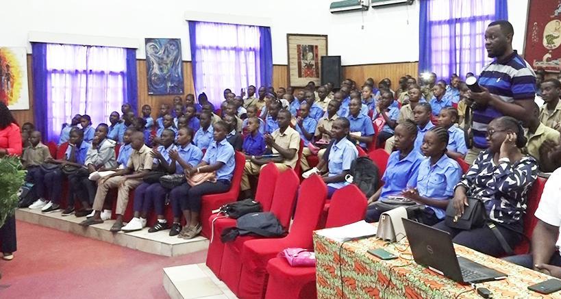 plus de 2400 élèves sensibilisés à la sécurité routière par totalenergie ep congo plus de 2400 élèves sensibilisés à la sécurité routière par totalenergie ep congo