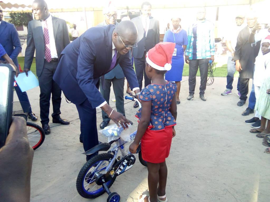 Fête de la nativité : Rick Gérald Bokilo offre des jouets aux enfants Fête de la nativité : Rick Gérald Bokilo offre des jouets aux enfants