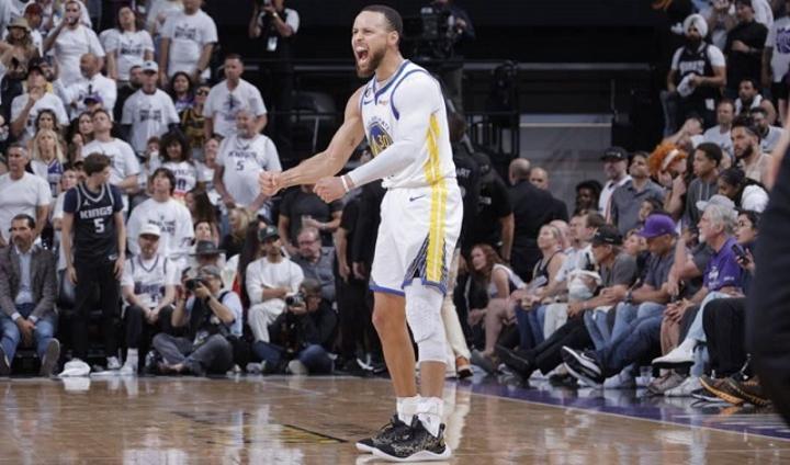 Basketball: avec ses 50pts marqué dans le match 7, un Stephen Curry légendaire envoie les Warriors en demi-finale et choque la planète NBA Basketball: avec ses 50pts marqué dans le match 7, un Stephen Curry légendaire envoie les Warriors en demi-finale et choque la planète NBA