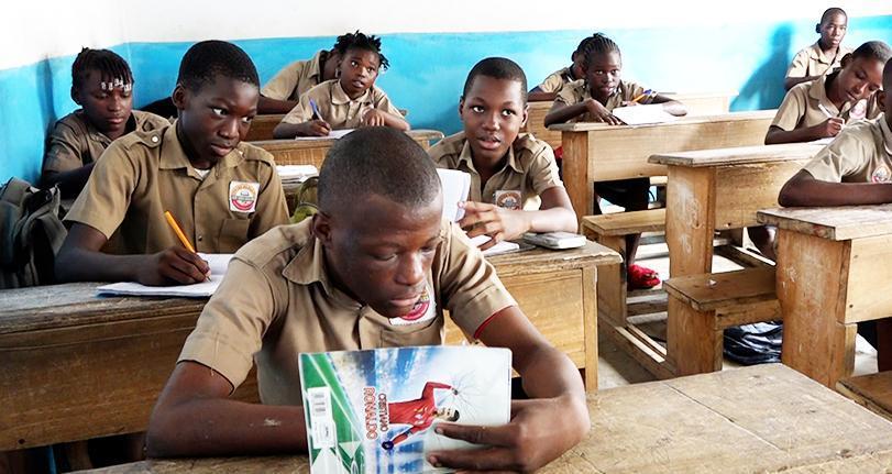 les élèves des écoles privées chassés des classes au cepe blanc les élèves des écoles privées chassés des classes au cepe blanc