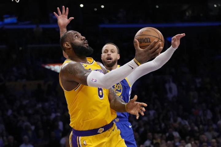 NBA : les Lakers sortent les Warriors, le Heat en finale de la Conférence Est NBA : les Lakers sortent les Warriors, le Heat en finale de la Conférence Est