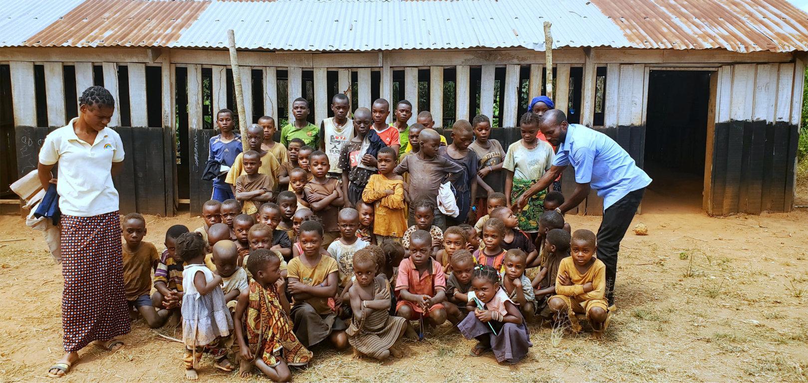 Projet Lisungi/Développement du capital humain : des kits scolaires pour 3 807 élèves autochtones de la Likouala Projet Lisungi/Développement du capital humain : des kits scolaires pour 3 807 élèves autochtones de la Likouala
