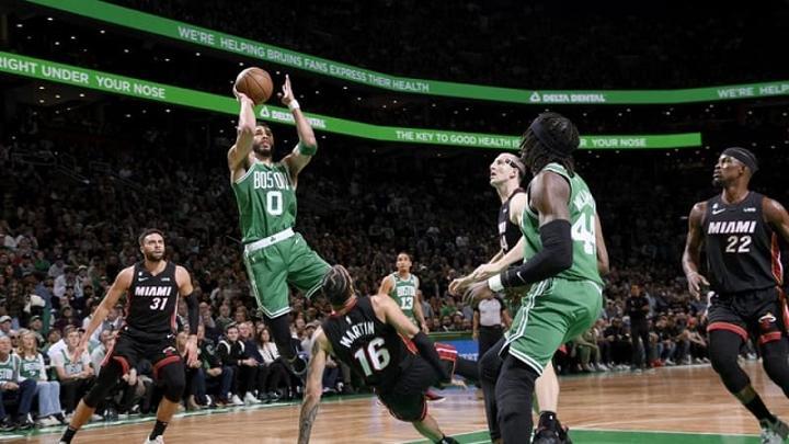 NBA: les Boston Celtics s’offrent un nouveau sursis en battant à nouveau le Miami Heat NBA: les Boston Celtics s’offrent un nouveau sursis en battant à nouveau le Miami Heat
